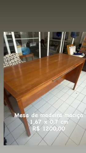 Mesa de madeira maciça