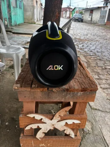 Caixa de som da marca ALOK