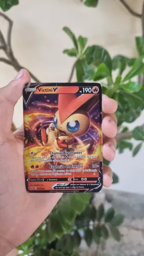 Carta Pokémon VICTINI V - ORIGINAL