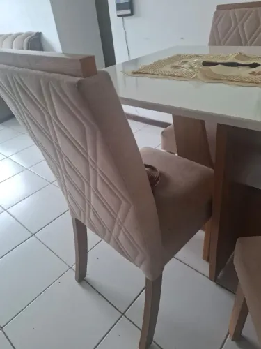Mesa e cadeira