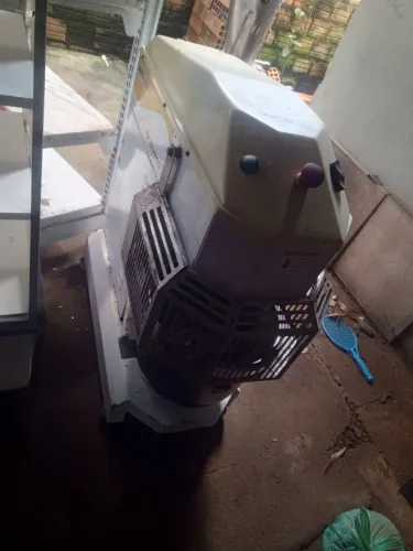 Vendo batedeira planetária 18l