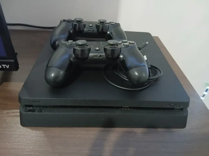 PlayStation 4 (tudo funcionando, perfeito estado)