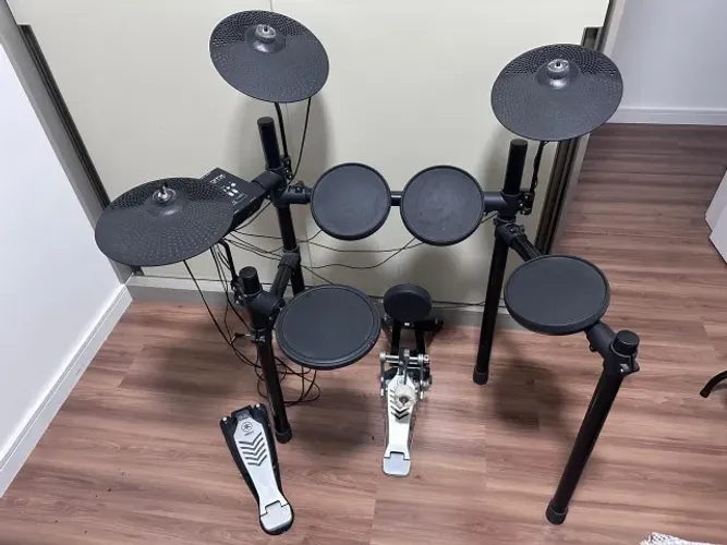 Bateria Yamaha Eletrônica Dtx452k Com Pedal De Bumbo Chimbal