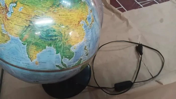 Abajur globo terrestre