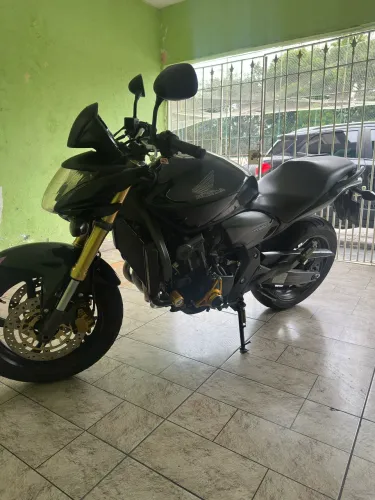 Hornet ano 2011 com 48mil km