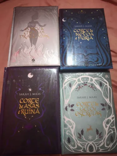 Corte de Espinhos e Rosas, de Sarah J. Maas