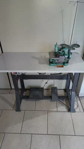 Máquina de costura ? overlock.