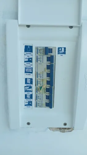 Eletricista 24 horas chuveiro,curto, ventilador, tomada , quadros elétricos 127,220,380!
