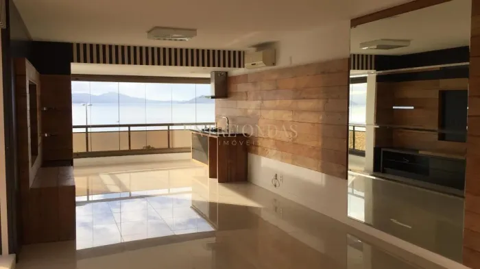 Apartamento com 3 suítes no bairro Agronomica Florianópolis