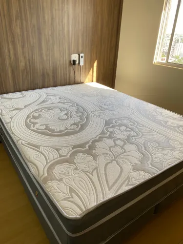 Cama Queem Ortopédica, Com massageador embutido