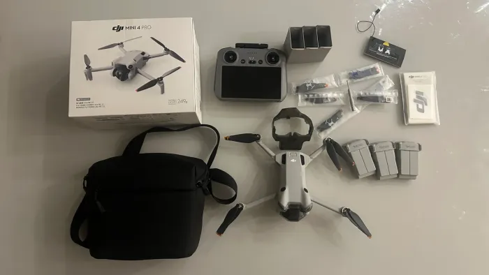 Drone DJI Mini 4 Pro + kit Fly More