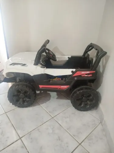 Jipe elétrico infantil