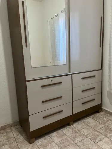 Guarda roupa, preço negociável, leia a descrição.