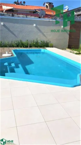 Casa para locação de temporada em Caiobá com 03 quartos.