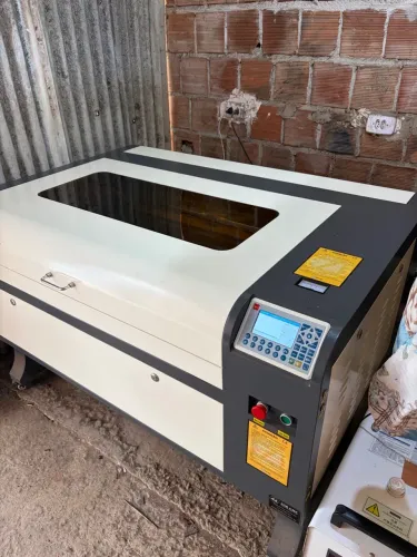 Máquina laser