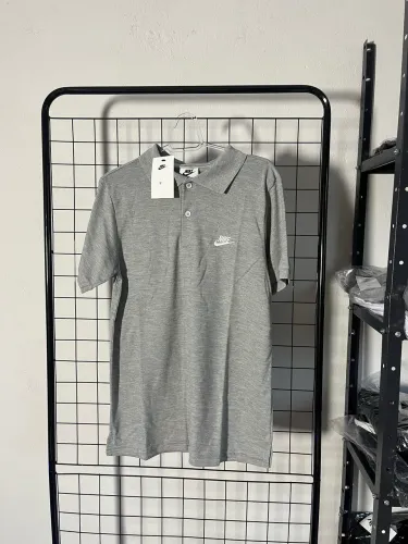Polo Nike club cinza