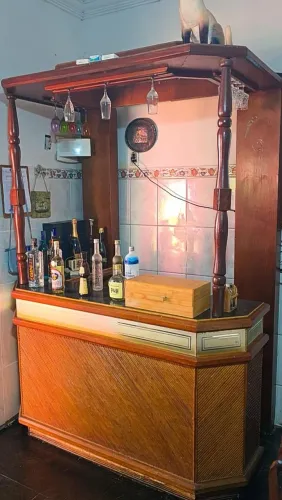 Vendo barzinho em madeira grande