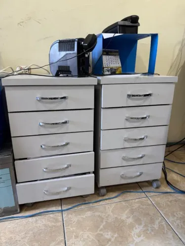 2 Gaveteiros com 5 Gavetas cada