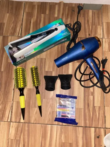 Kit Profissional de Cabelo - Secador Sokany + Prancha VGR 230°C + Escovas (NOVO)**