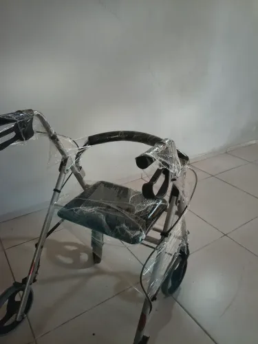 Cadeira andador também serve para banho