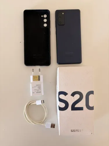 Galaxy S20 FE - Com caixa e carregador originais