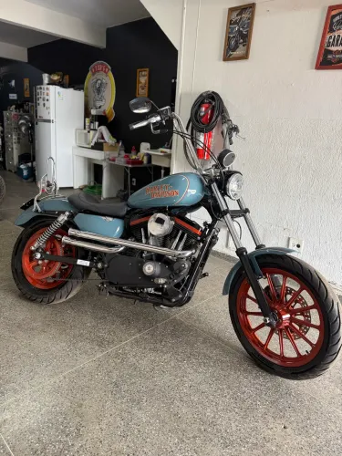 Harley Davidson Sportster 883 R troco por HD maior valor