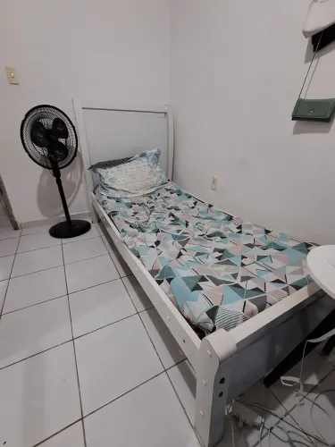 Cama de solteiro usada
