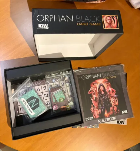 Orphan Black Card Game (Edição Importada) - IDW Games - Impecável!