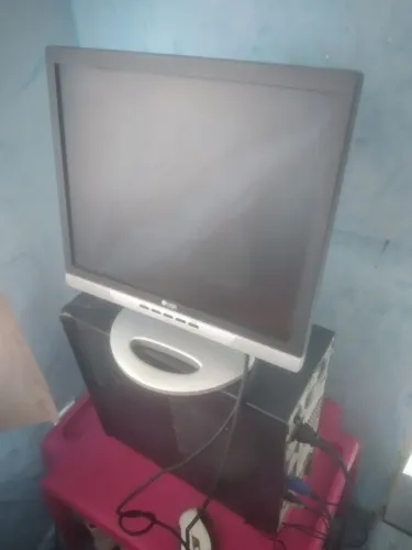 Computador com defeito pra vender logo no preço.