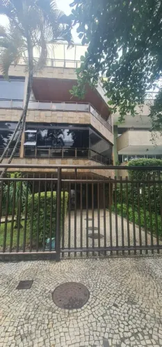 Duplex para aluguel possui 626 metros quadrados com 4 quartos
