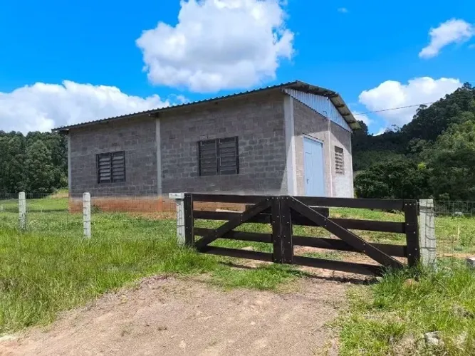Chacra com Pavilhão pré moldado 4,5 hc
