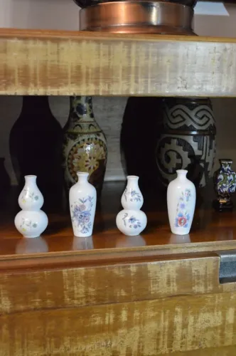 Conjunto de vasinhos em porcelana