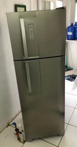 Geladeira 310L Frost Free