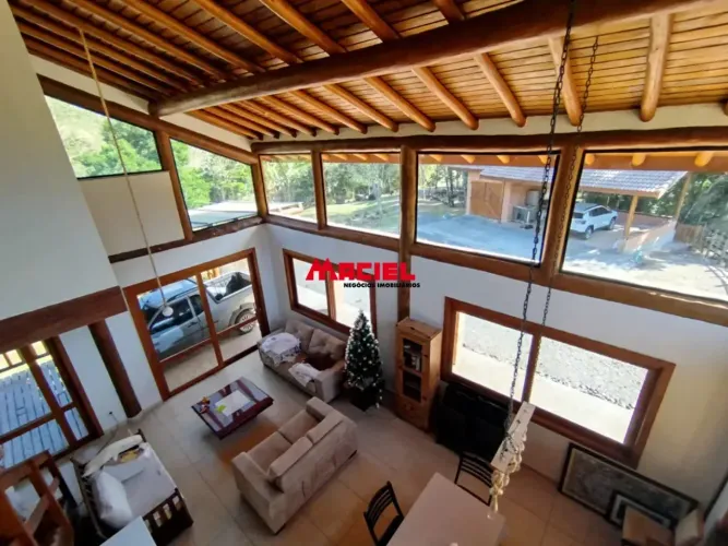 Lindo sítio em Monteiro Lobato! Casa de madeira com 2 quartos / 2 WC`s / área gourmet