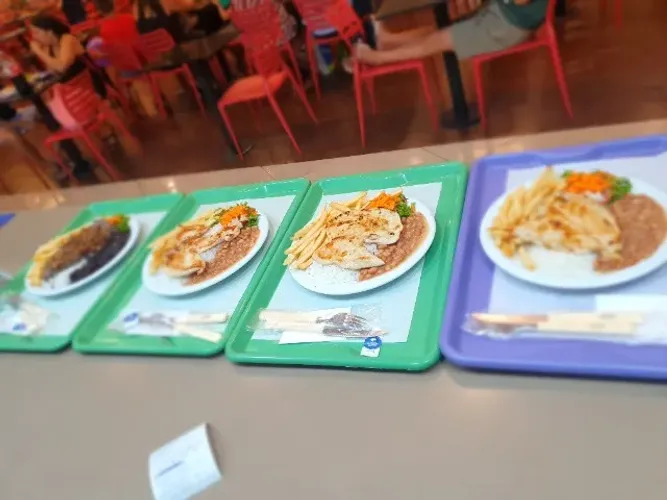 Restaurante em praça de alimentação de shopping