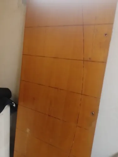 Vende se uma porta