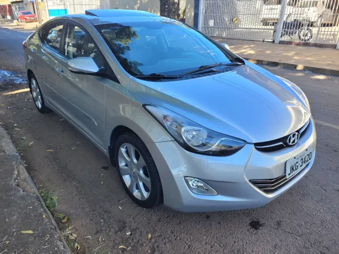 Hyundai Elantra GLS 1.8 16V Aut. 2013