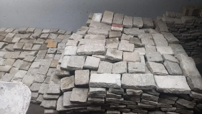 Vendo Pedra 10 X 10 para calçada, aproximadamente 130 metros quadrados