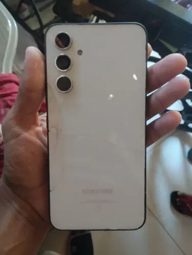 Celular A54 usado mais conservado. Só pega e usa só o detalhe atrás