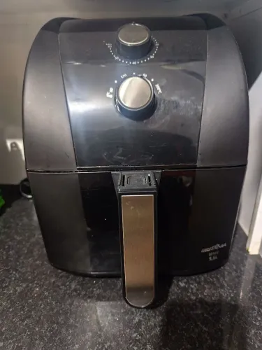 Air Fryer Britânia 5.5 Litros 220V. SEMINOVA