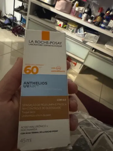 Protetor com cor lá roche uv air