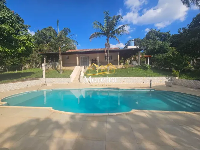 Linda Chácara formada com 3.700m²