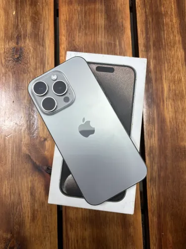 iPhone 15 pro 128 bateria 88% tela trocada tudo funcionando 