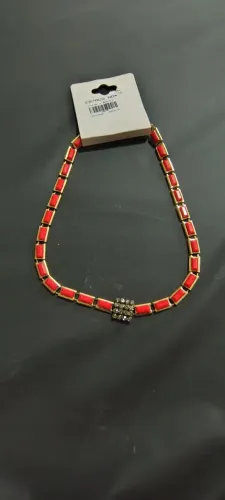 Colar vermelho dourado elegante (bijuteria)