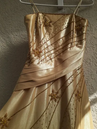 vestido de festa madrinha dourado (cetim) - P