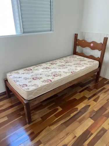 Cama de solteiro com colchão
