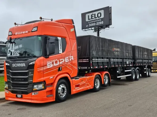 Scania R460 SUPER Tração 6x2 Ano 24 baixo km + Bitrem Graneleiro Randon Ano 2020 7.5mts
