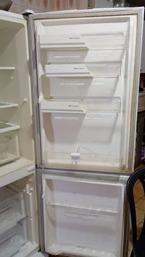 Vendo geladeira Eletrolux envertida com problema no congelador