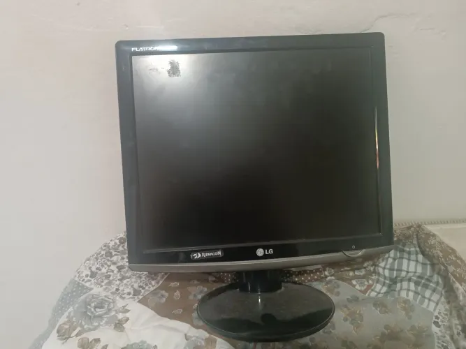 Pc fraco pra jogar alguns jogos + periféricos e monitor