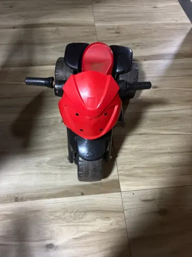 Triciclo elétrico infantil